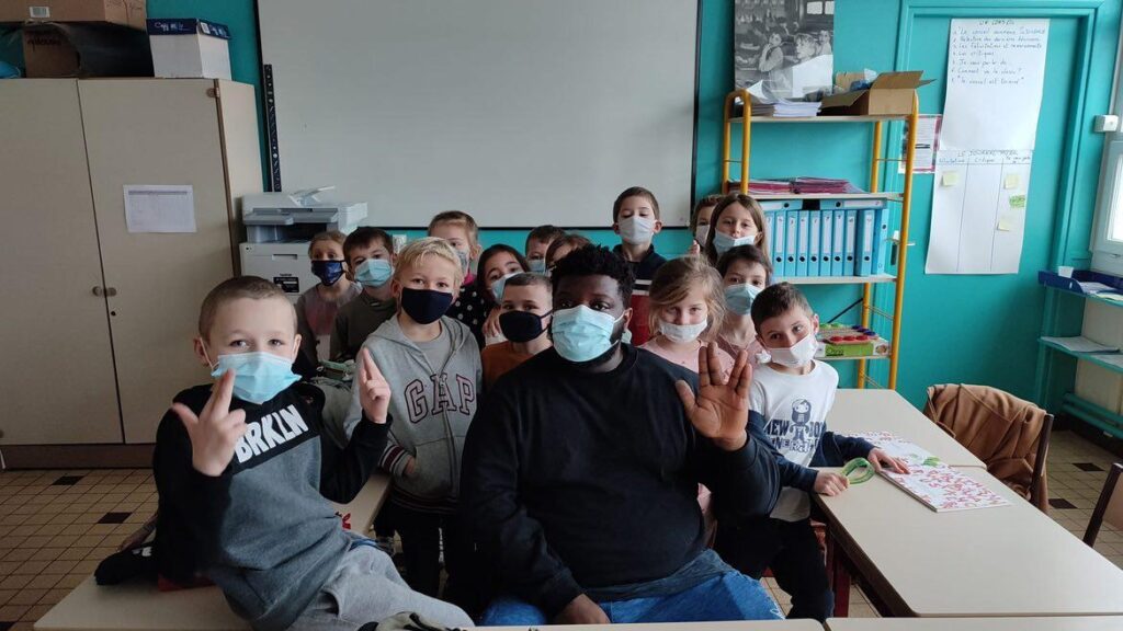 James Izcray et la classe de CE1