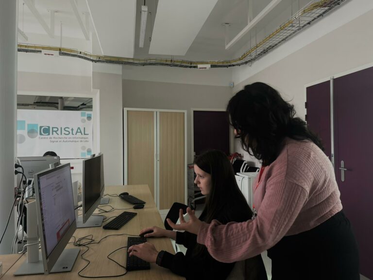 Hiba Zahreddine, en Master 2 de cyber sécurité, médiatrice au sein des Pixelles. Le 5 novembre 2025.