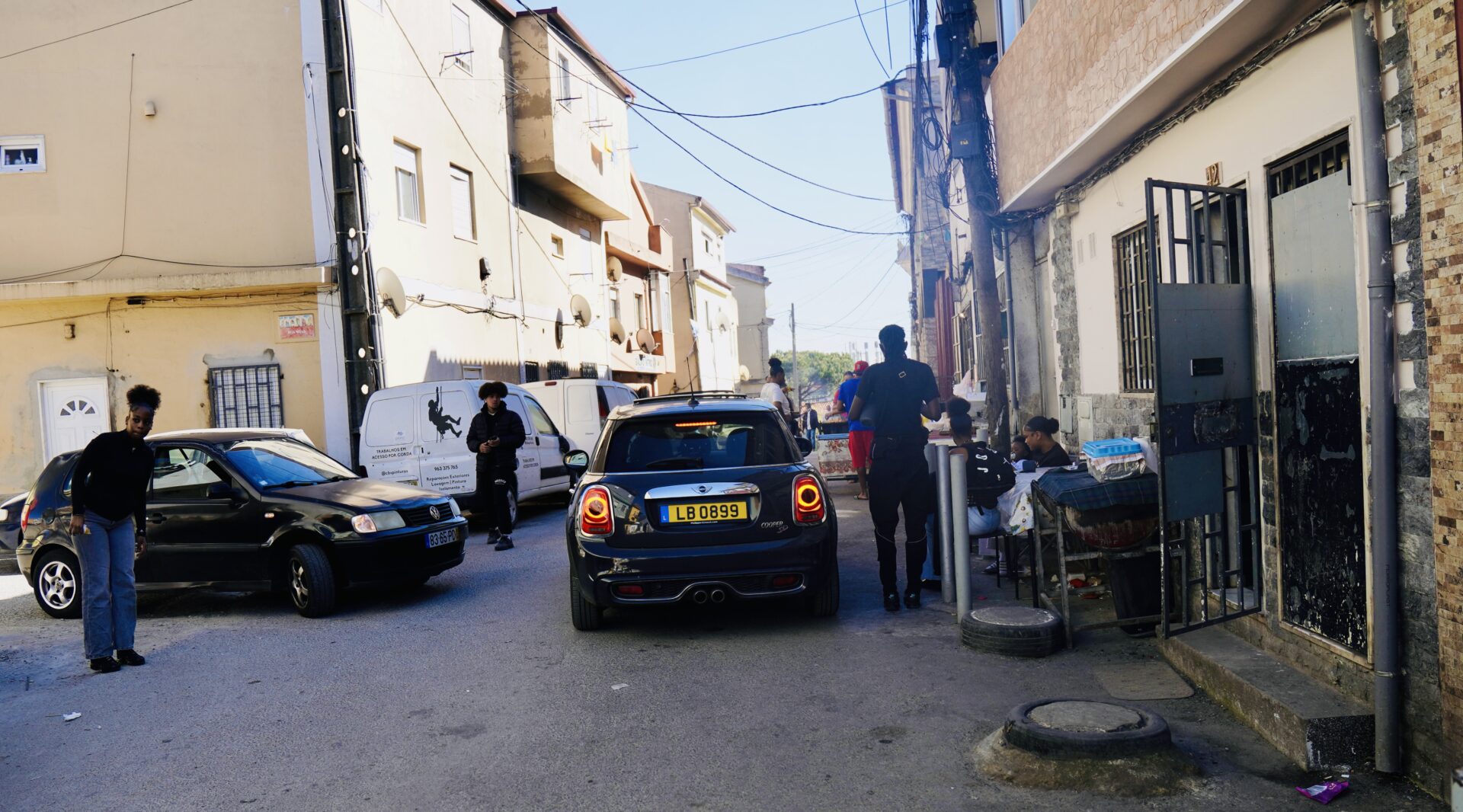 Rue animée de Cova da Moura - © Robin Verrier
